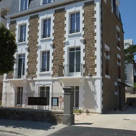 Des Thermes מלון דירות